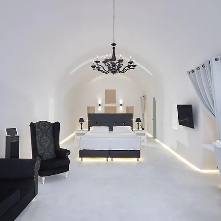 Opera * Fira (Santorini)